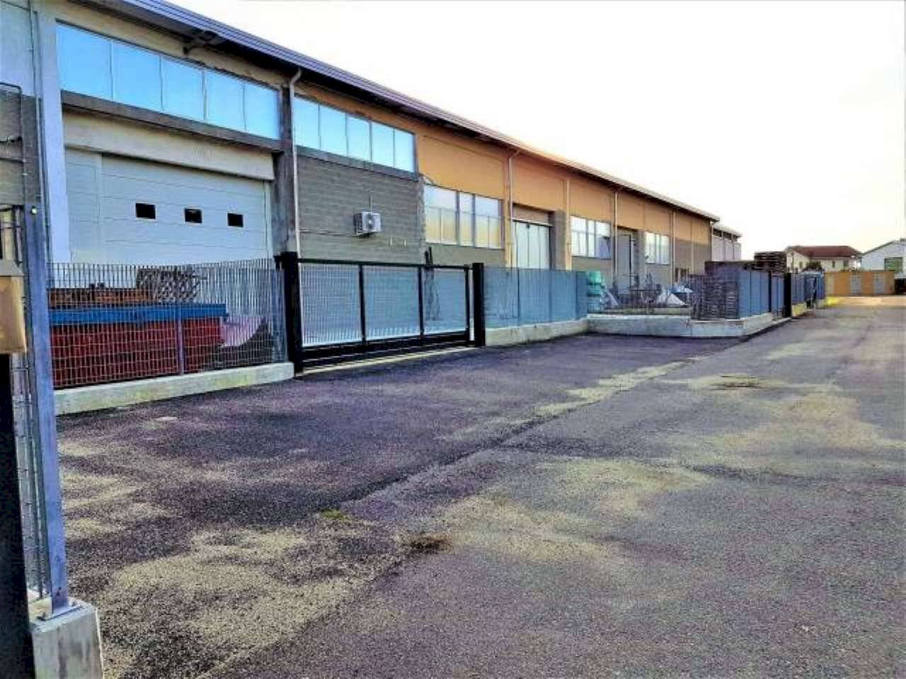 Magazzino - Magazzino via Circonvallazione, 30, Buriasco - foto 1