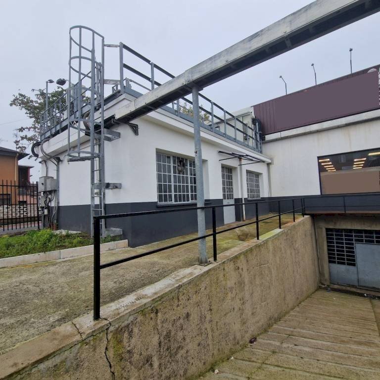 Facciata - Capannone via Alessandro Manzoni, 2, Pero - foto 1