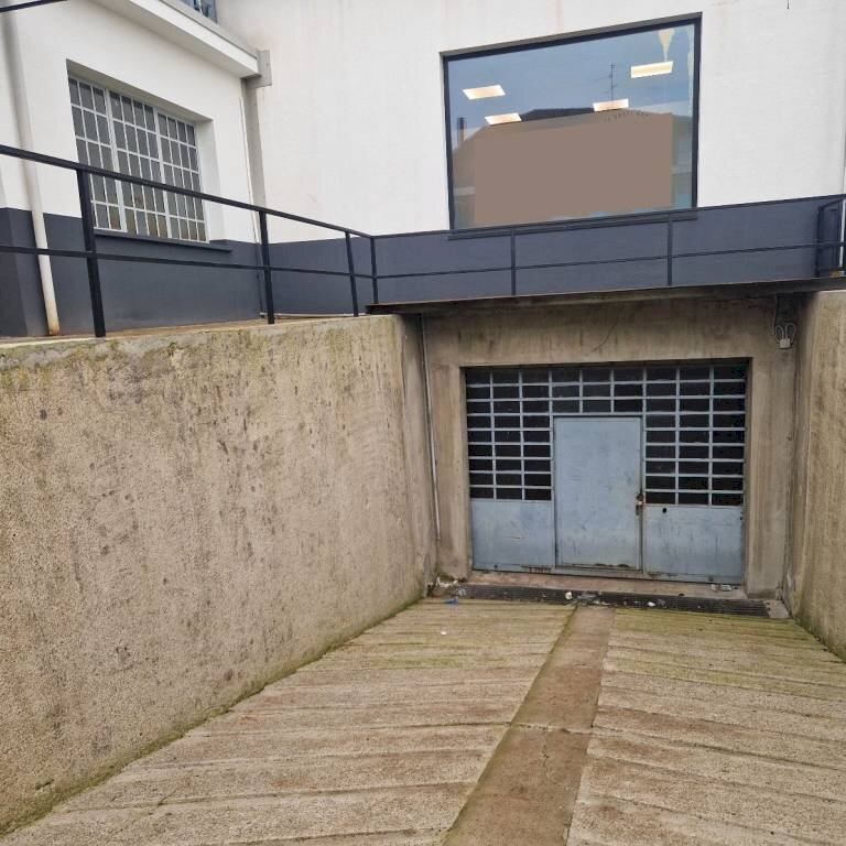 Ingresso - Capannone via Alessandro Manzoni, 2, Pero - foto 2