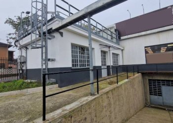 Facciata - Capannone via Alessandro Manzoni, 2, Pero - foto 1