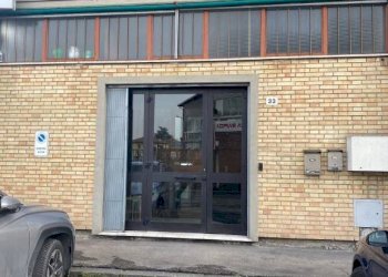 Facciata - Ufficio via del Tuscolano, Bologna (zona Corticella) - foto 4