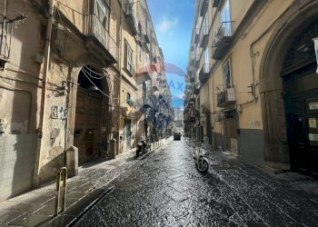 Bilocale Napoli (zona Foria) - foto 2
