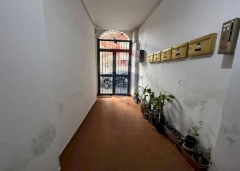 Bilocale Napoli (zona Foria) - foto 5