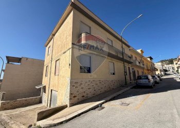 Casa indipendente Via della Vittoria, Valderice - foto 1