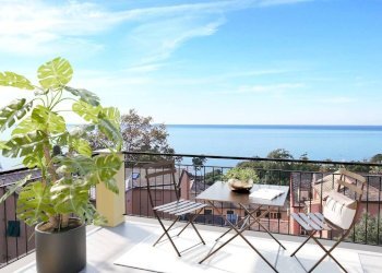 Balcone - Quadrilocale via Sant'Ilario, 11, Genova - foto 1