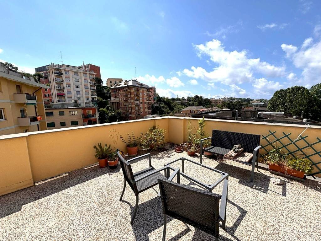 TERRAZZO - Trilocale via delle Rovare, Genova (zona Marassi) - foto 1