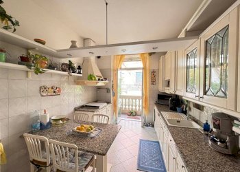 CUCINA - Trilocale via delle Rovare, Genova (zona Marassi) - foto 12