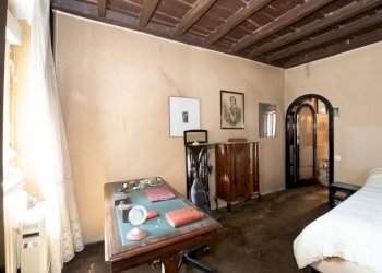 Camera da letto - Bilocale via della Fontanella di Borghese, Roma (zona Centro Storico) - foto 22