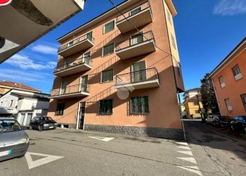 Quadrilocale Via Giuseppe Parini, Santhià - foto 1