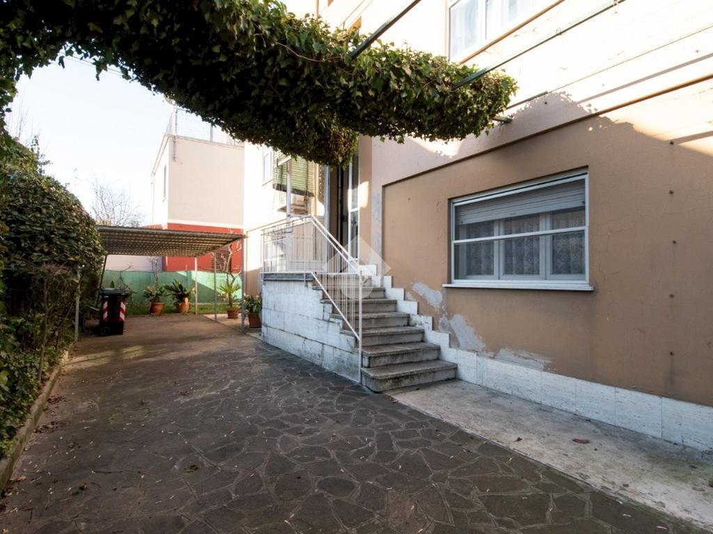 Casa indipendente Via Leondia Bissolati, Carpi - foto 1