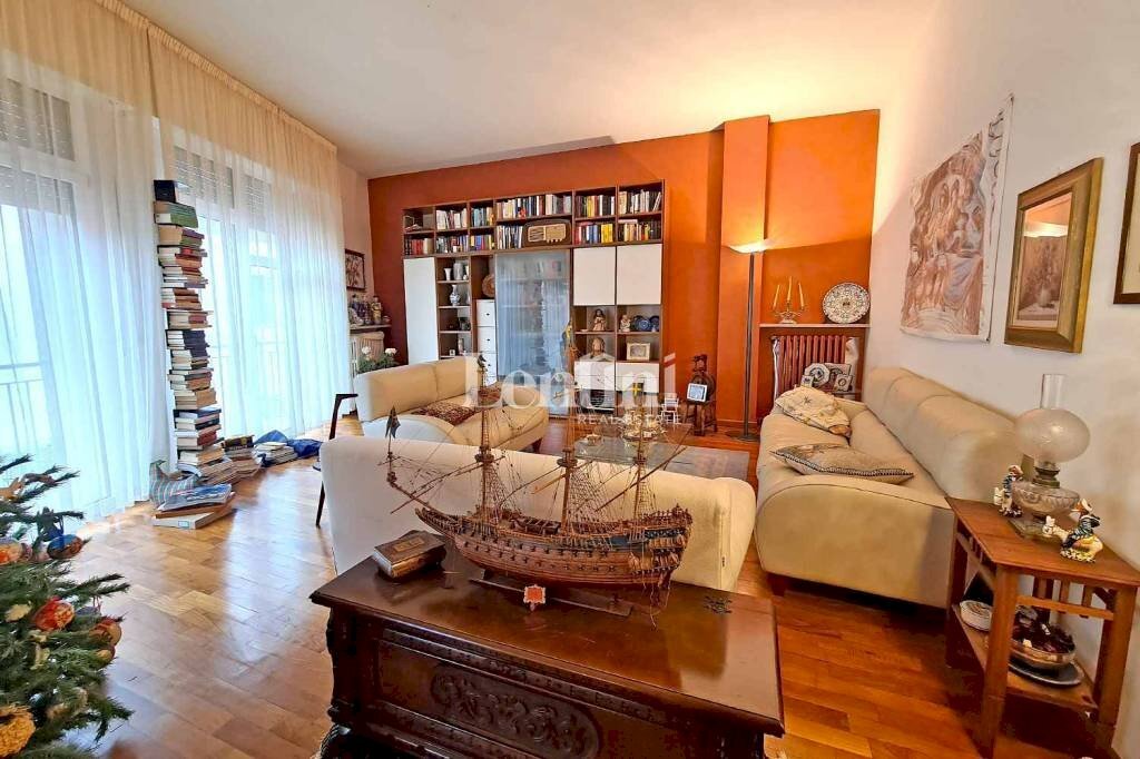 Salone - Appartamento piazza Coppa, 7, Casale Monferrato - foto 1