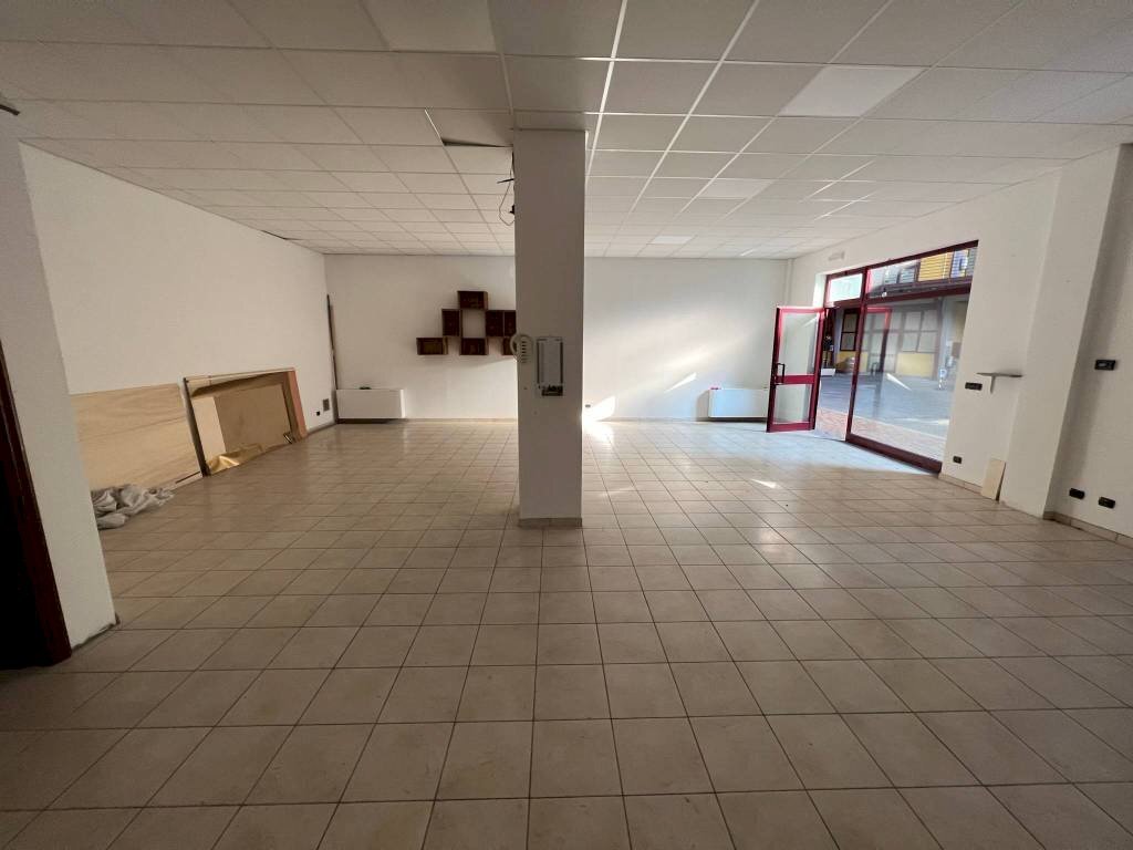 Interno non residenziale - Negozio Località San Sebastiano, Perosa Argentina - foto 3