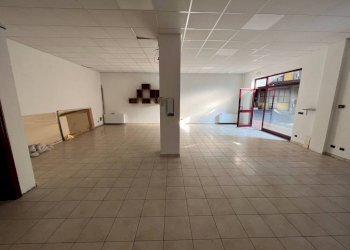 Interno non residenziale - Negozio Località San Sebastiano, Perosa Argentina - foto 3