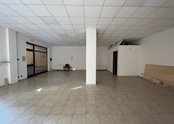 Interno non residenziale - Negozio Località San Sebastiano, Perosa Argentina - foto 4