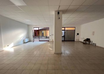 Interno non residenziale - Negozio Località San Sebastiano, Perosa Argentina - foto 5