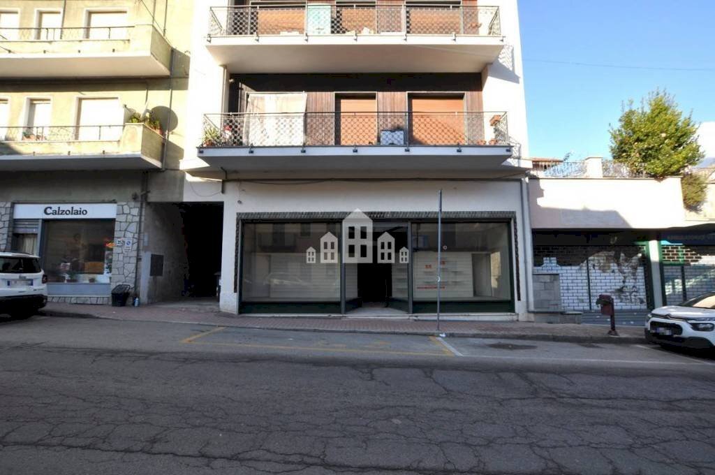 Facciata - Negozio via Ivrea, 37, Cuorgnè - foto 2