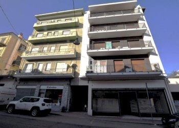 Facciata - Negozio via Ivrea, 37, Cuorgnè - foto 1