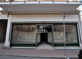 Facciata - Negozio via Ivrea, 37, Cuorgnè - foto 5