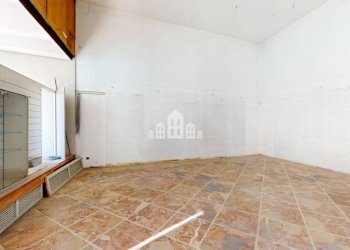 Stanza non arredata - Negozio via Ivrea, 37, Cuorgnè - foto 7