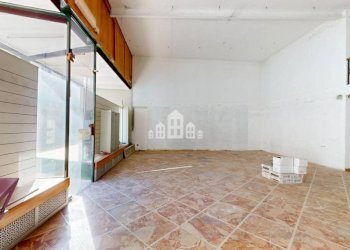 Interno non residenziale - Negozio via Ivrea, 37, Cuorgnè - foto 9