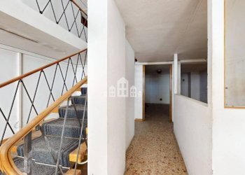 Interno palazzo - Negozio via Ivrea, 37, Cuorgnè - foto 11