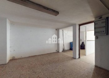 Interno non residenziale - Negozio via Ivrea, 37, Cuorgnè - foto 15