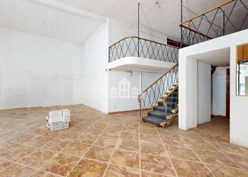 Interno non residenziale - Negozio via Ivrea, 37, Cuorgnè - foto 17