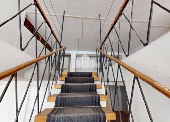 Interno palazzo - Negozio via Ivrea, 37, Cuorgnè - foto 18