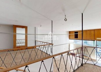 Interno palazzo - Negozio via Ivrea, 37, Cuorgnè - foto 22