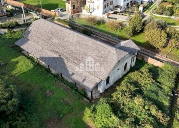 Facciata - Magazzino Borgo Valentino, snc, Cuorgnè - foto 2