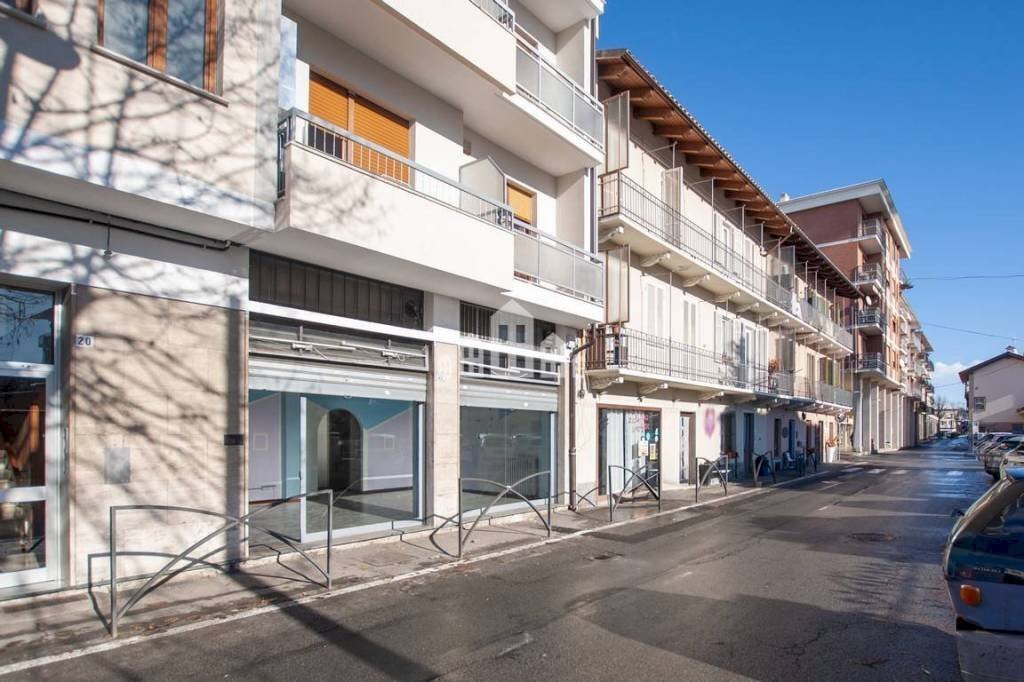 Facciata - Negozio via reyneri, 20, Rivarolo Canavese - foto 1