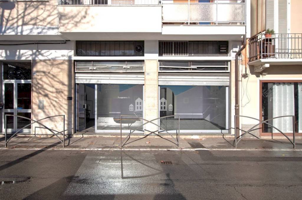 Facciata - Negozio via reyneri, 20, Rivarolo Canavese - foto 2