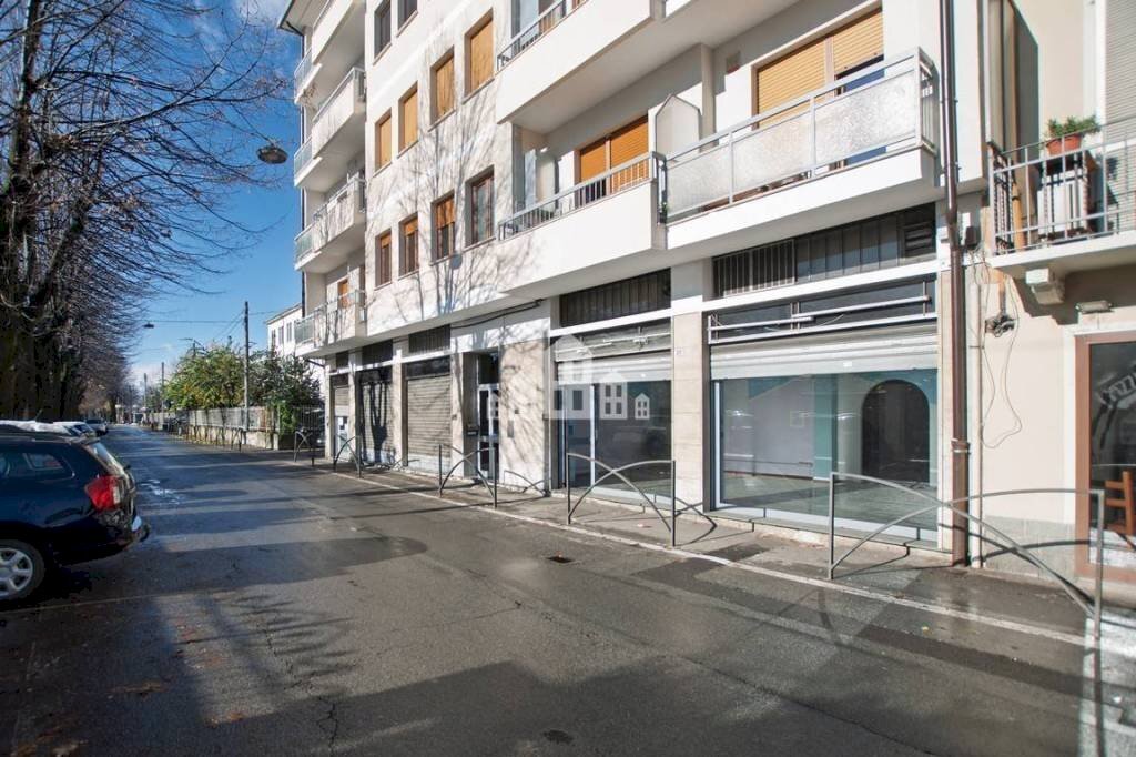 Facciata - Negozio via reyneri, 20, Rivarolo Canavese - foto 3