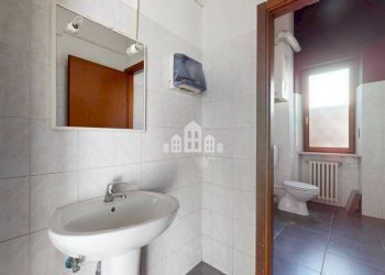 Bagno - Negozio via reyneri, 20, Rivarolo Canavese - foto 14