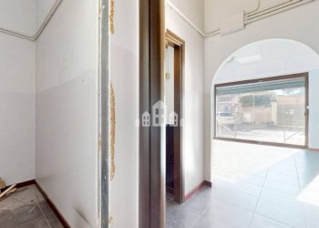 Interno non residenziale - Negozio via reyneri, 20, Rivarolo Canavese - foto 30