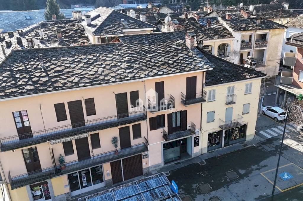 Facciata - Bilocale piazza Craveri, 2, Pont-Canavese - foto 3