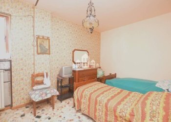 Camera da letto - Trilocale Località Nava, 11, Cuorgnè - foto 9