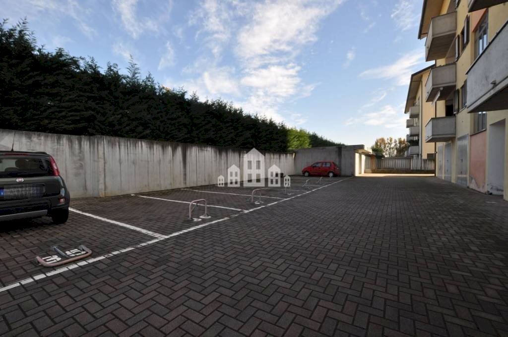 Posto macchina - Box via Ghione, 25, Castellamonte - foto 1