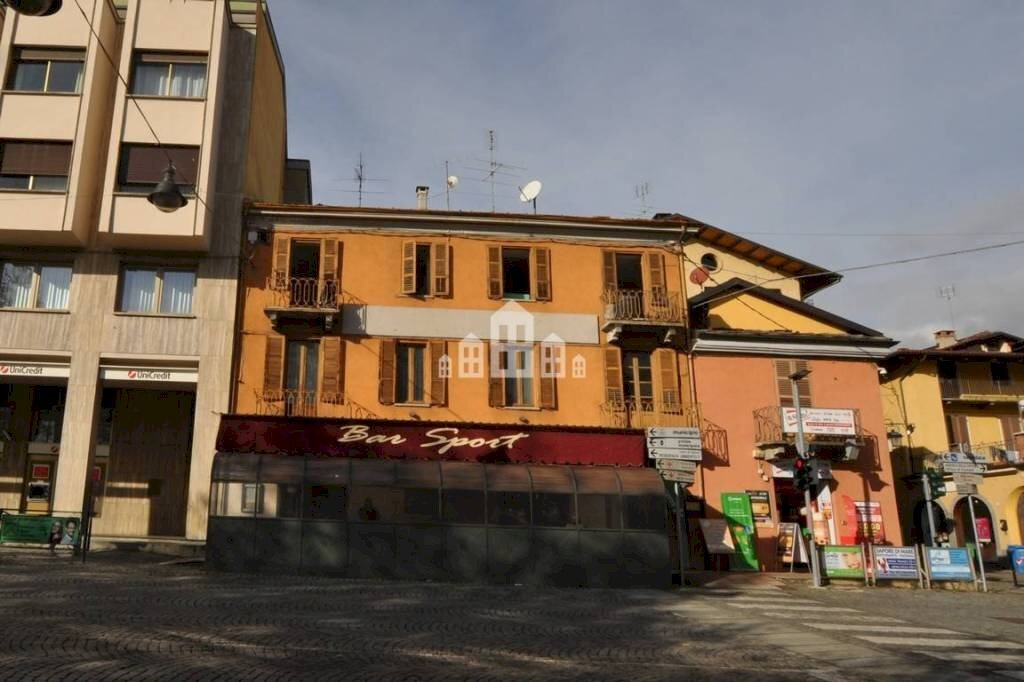 Facciata - Ufficio piazza martiri della libertà, 1, Cuorgnè - foto 1