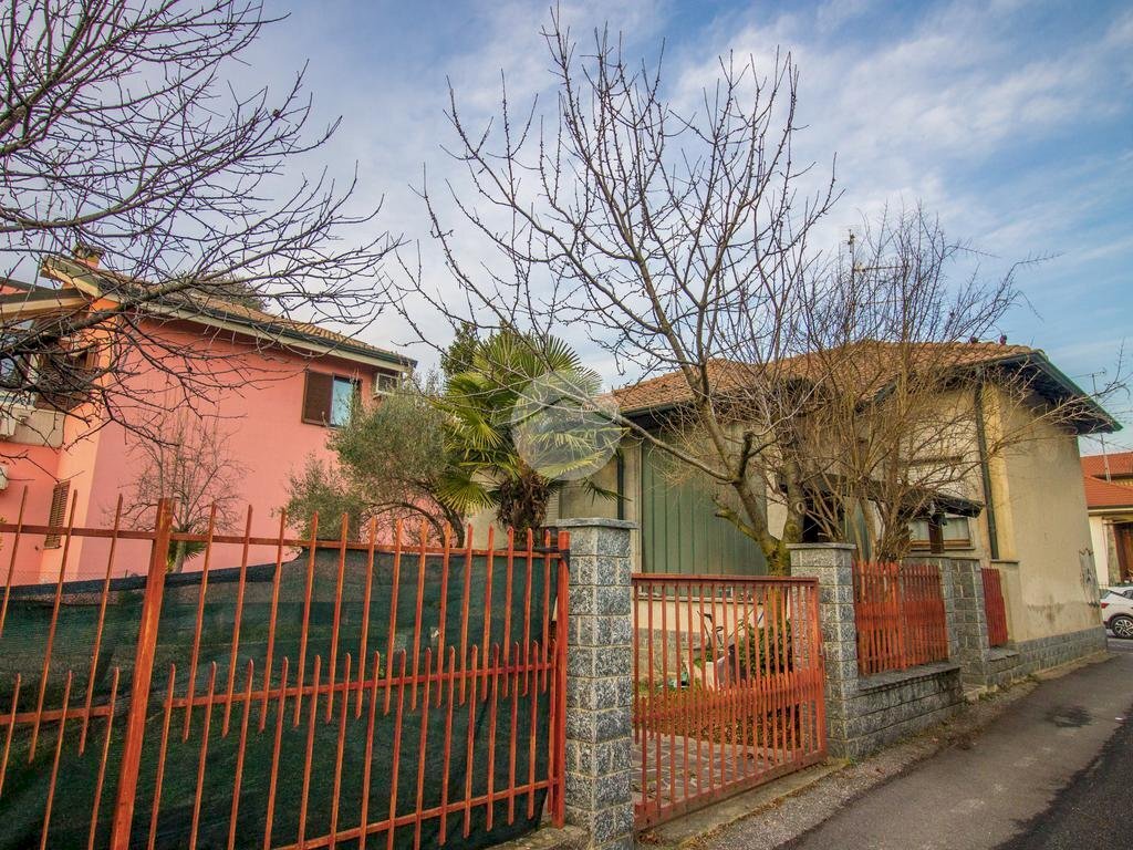 Villa Via Giuseppe Garibaldi, Garbagnate Milanese - photo 1