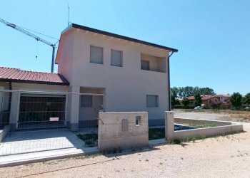 Semi-detached Villa Cordignano - photo 1