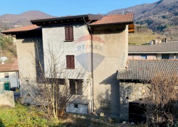 Portion of a house corso Italia, Capizzone - photo 4