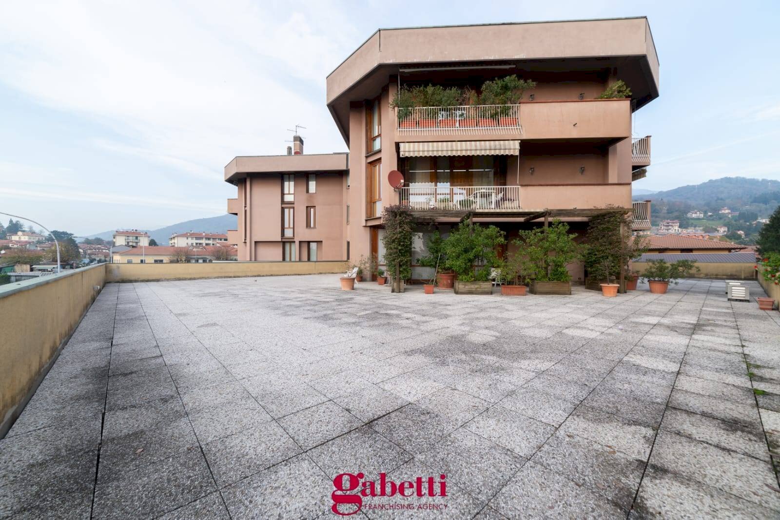 Quadrilocale Via Guglielmo Marconi, Gavirate - foto 1