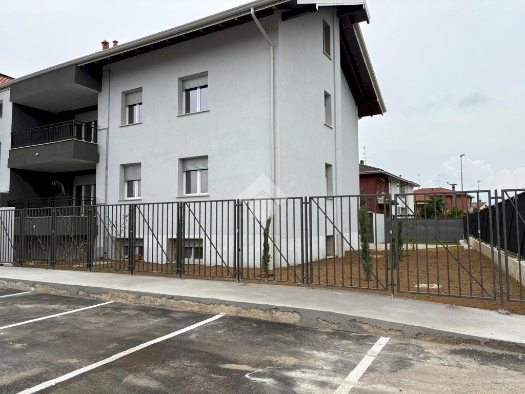 Three-room apartment Via Gorizia, Ossona - photo 1