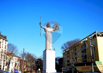 Negozio viale Vittorio Emanuele II, 3 
 Pavia, Pavia - foto 2