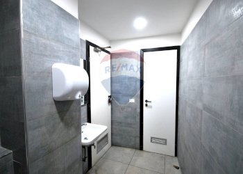 Negozio viale Vittorio Emanuele II, 3 
 Pavia, Pavia - foto 12