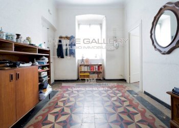 Stanza arredata - Bilocale via Ponterotto, Genova (zona Marassi) - foto 2