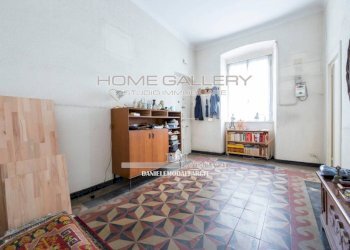 Stanza arredata - Bilocale via Ponterotto, Genova (zona Marassi) - foto 7