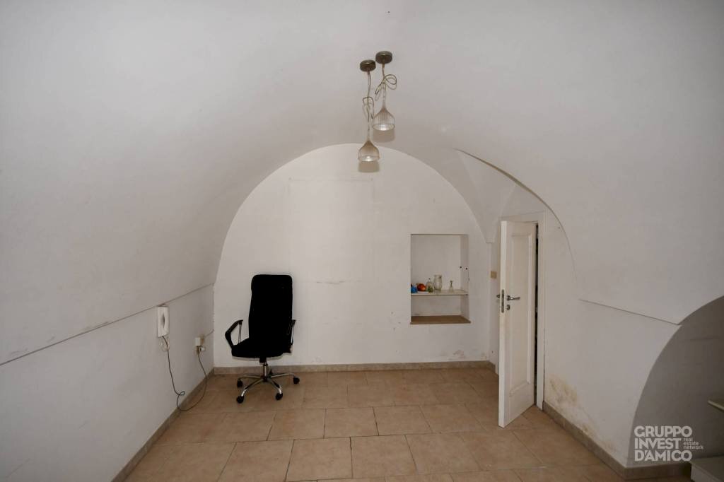 Stanza non arredata - Magazzino corso giuseppe garibaldi ostuni, Cisternino - foto 3