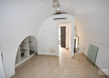 Stanza non arredata - Magazzino corso giuseppe garibaldi ostuni, Cisternino - foto 2